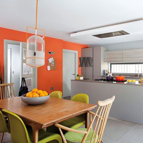 one statement orange wall in the kitchen is enough to cheer up the whole space