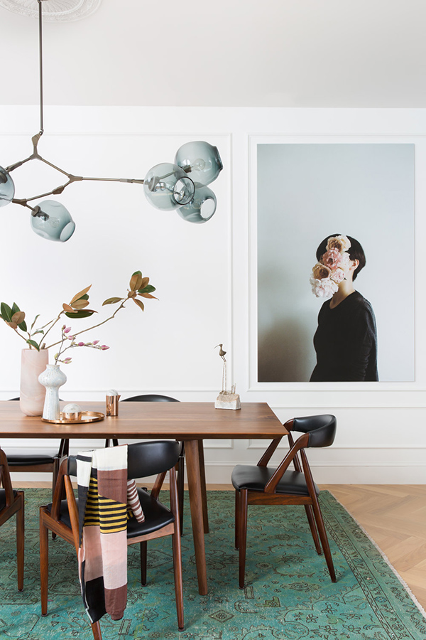 This is a gorgeous dining room with an airy feel, touches of green and a chic mid century modern dining set
