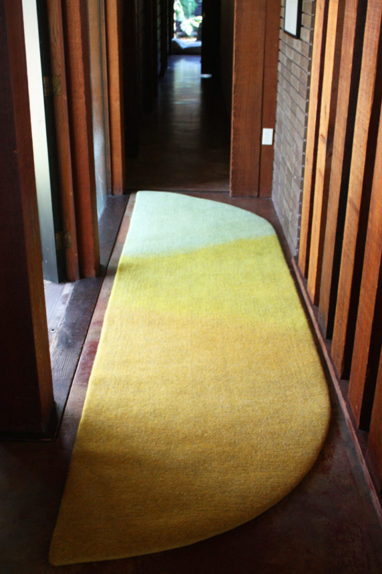 Sunrise rug imitates a natural thing and it is a fit for narrow spaces