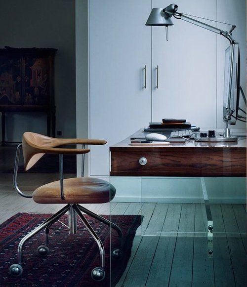 a gorgeous desk of wood and glass looks very inspiring and chic, the combo of these materials is stunning
