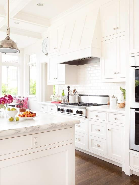 a modern farmhouse kitchen done in creamy shades with marble countertops looks very chic and welcoming