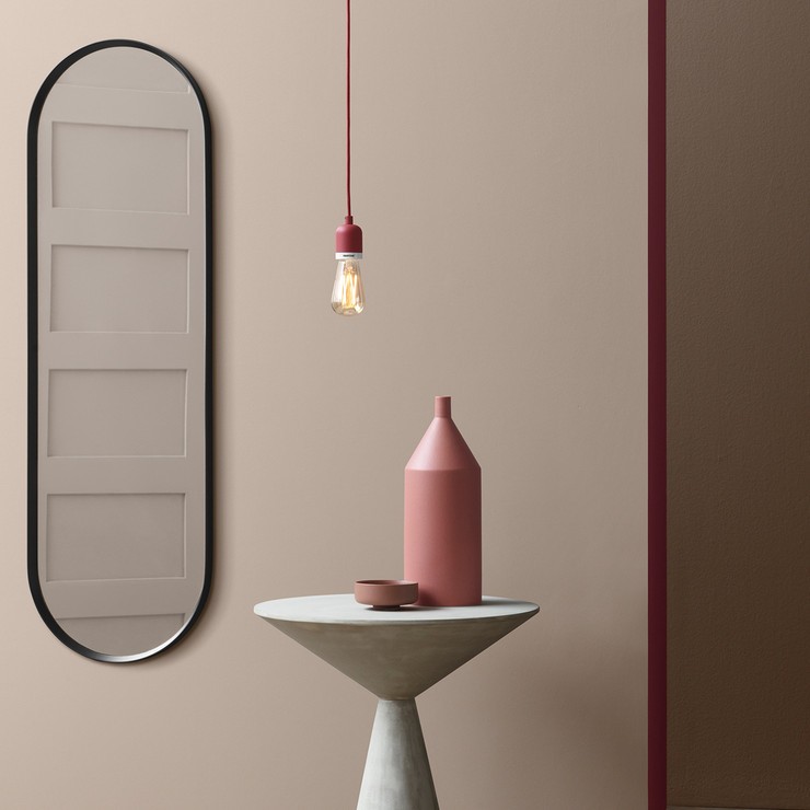 Such a simple pendant lamp will fit many spaces, from minimalist to glam ones
