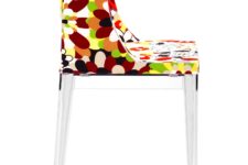 03 The eye-catchy shape of the chair makes it even more outstanding