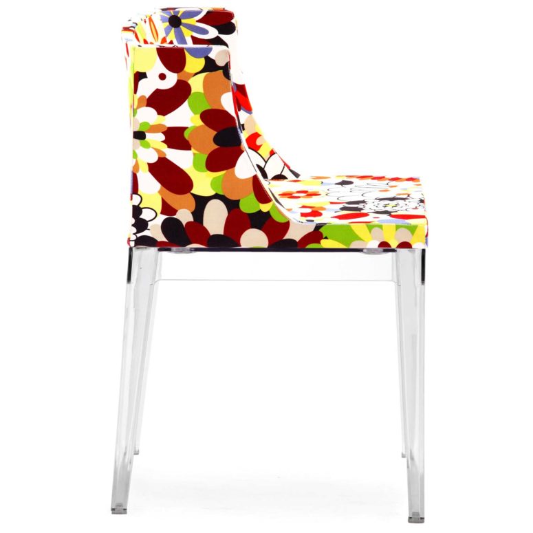 The eye-catchy shape of the chair makes it even more outstanding