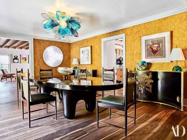 The dining space is decorated in black, yellow and with turquoise touches