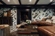 09 The living room is black and white, with eye-catchy wallpaper, mosaic floors and brown leather furniture