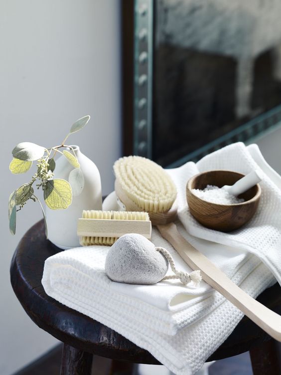chic bathroom accessories will add a spa-liek feel to your bathroom
