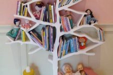 16 a tree-shaped bookshelf serves as a book storage piece and a toy at the same time