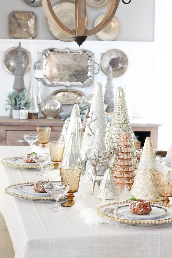 mixed metal table decor with silver, copper and gold touches looks very cute and welcoming