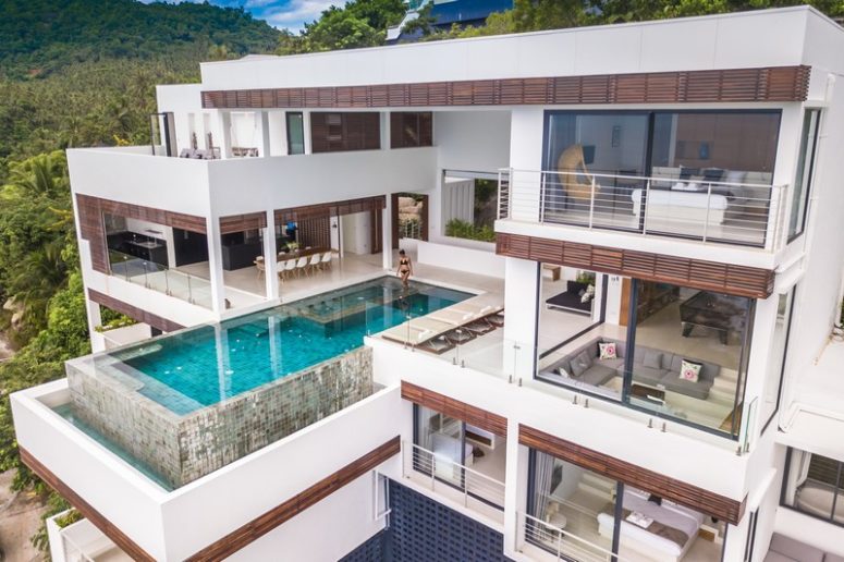Modern Thai Villa That Captures Sea Views