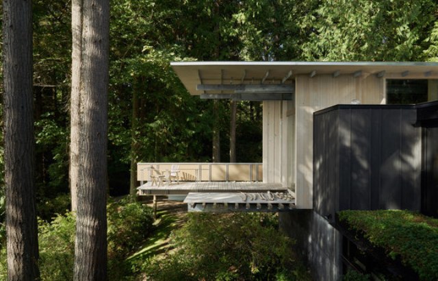 The house is built of wood of various kinds and colors, plywood to give it a natural woodland-like look