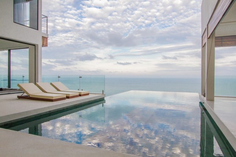 The main eye-catcher is of course a large infinity edge pool outdoors that merges the pool, the sky and the sea