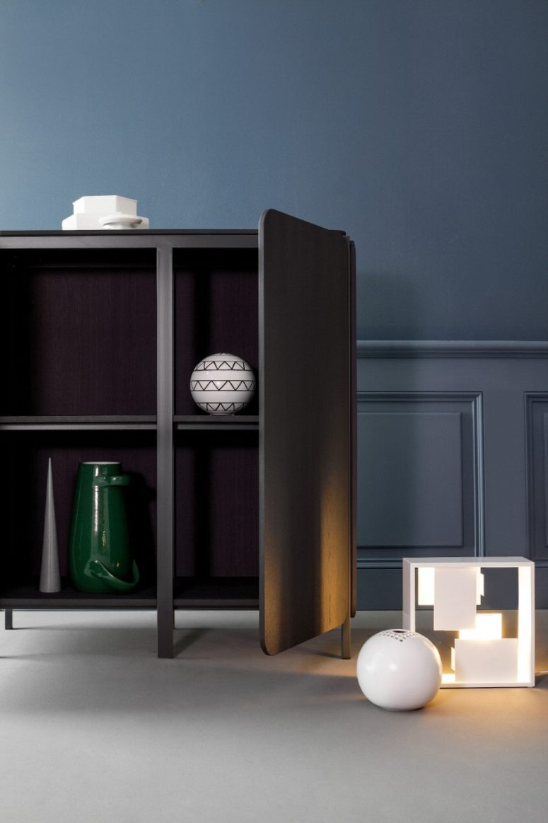 The inside of the sideboard is also contrasting to make the sideboards non-traditional