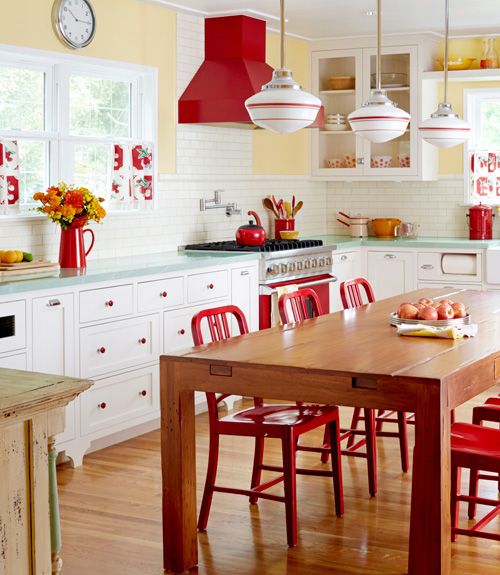red is traditional, so red touches like here will definitely bring a retro feel to your space