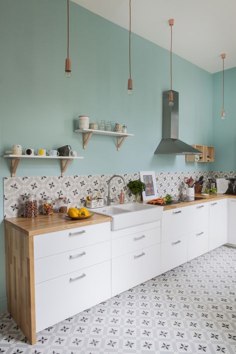 such a turquoise wall is right what you need for a stylish colorful accent in the kitchen
