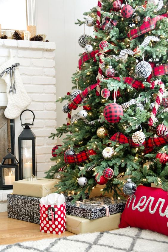 plaid ribbons and ornaments make the tree look cool, traditional and very cozy