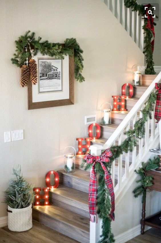 cool marquee letter lights on the steps will give your home a vintage farmhouse feel