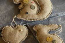 20 burlap Christmas ornaments with buttons look cute and very simple
