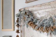 25 a wood slice garland looks very rustic and festive, it’s raw and very natural
