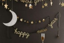 28 hanging stars, a moon and calligraphy garlands for decorating a drink station
