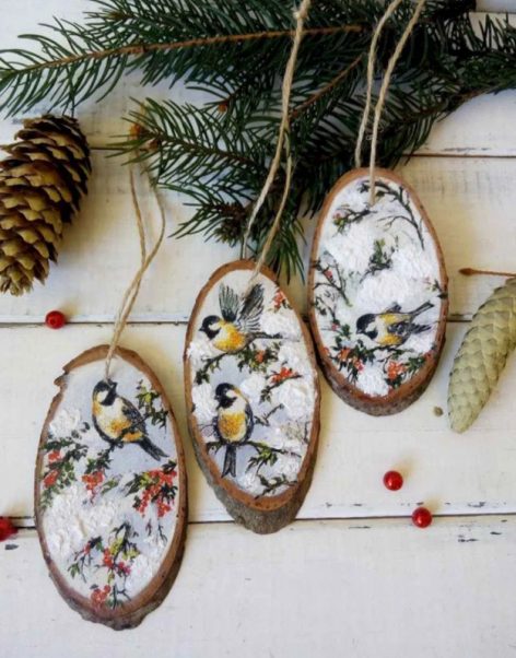 Gorgeous wood slice Christmas ornaments with painted birds on trees are very wintry   use stickers if you can't paint