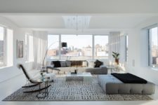 01 This gorgeous penthouse in New York features an open layout and a rooftop deck and pool