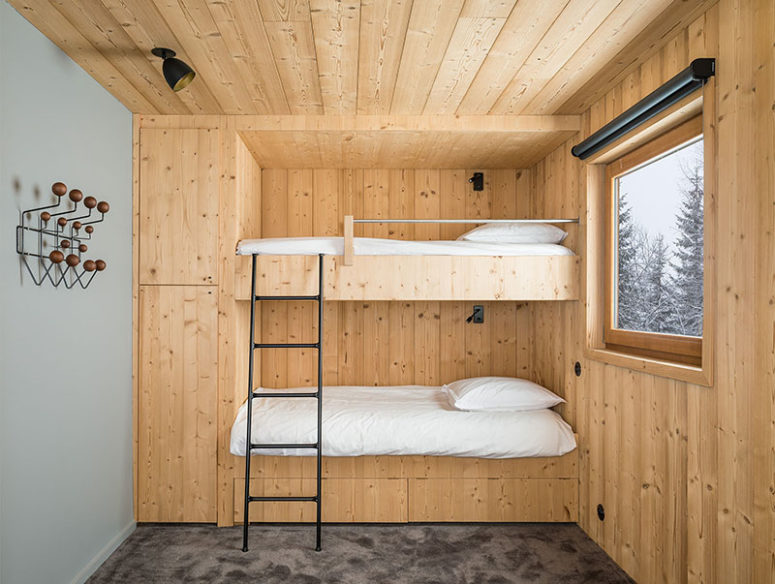 The guest or kids' space is done with a built-in bunk bed