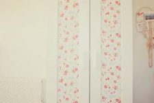 08 a cute and girlish Aneboda hack with floral wallpaper for a shabby chic space