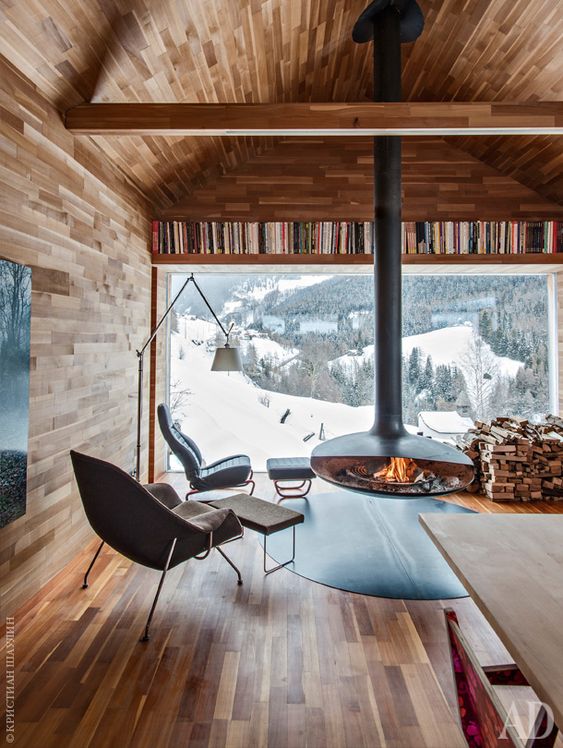 A chalet with gorgeous mountain views and a suspended hearth
