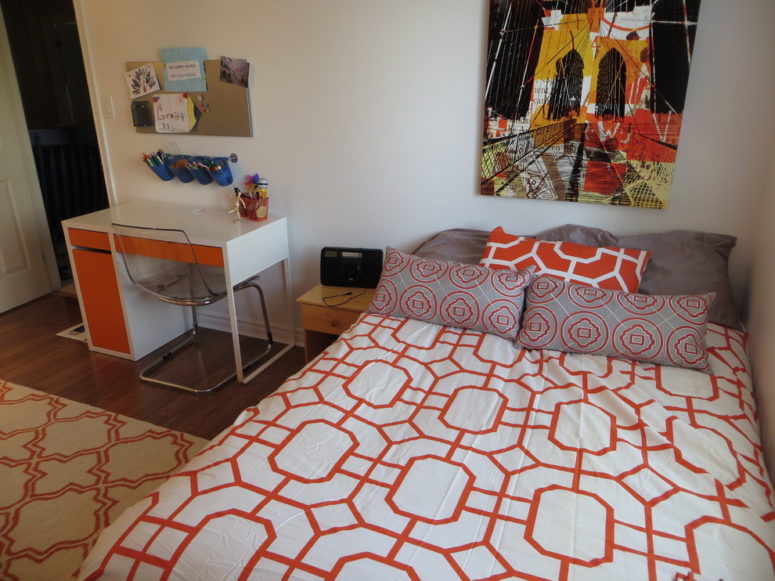 add some orange touches and the desk would fit perfect into a contemporary teenage bedroom 
