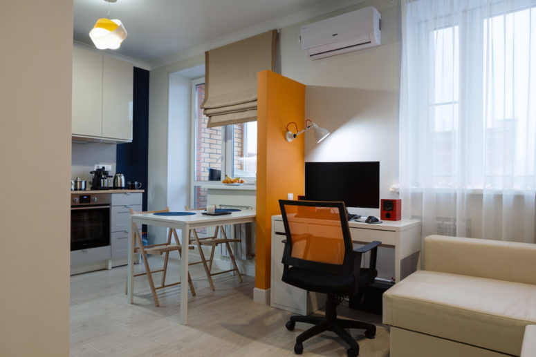 IKEA Micke desk is perfect for studio apartments (студия Модус Интерьеры)