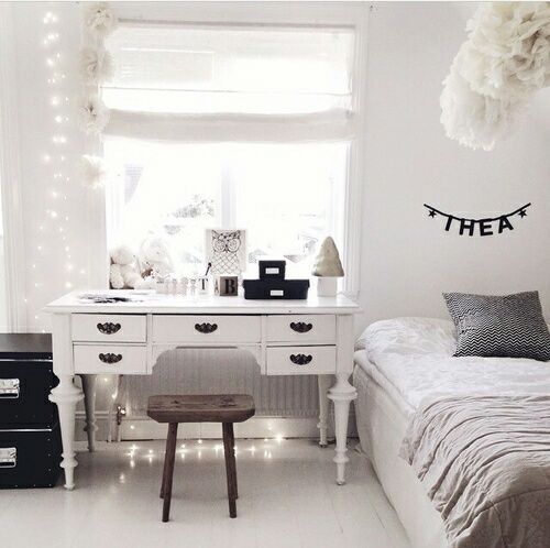 a Scandinavian bedroom with much negative space, which is a must for such a style