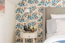 20 retro-inspired floral wallpaper on the headboard wall for a spring fell