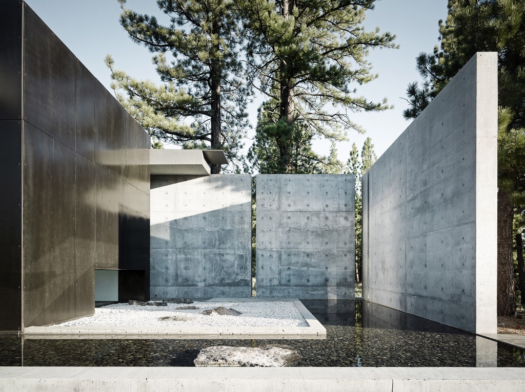 The courtyard features a rock garden with a pond filled with pebbles that is covered from two sides with metal covered walls