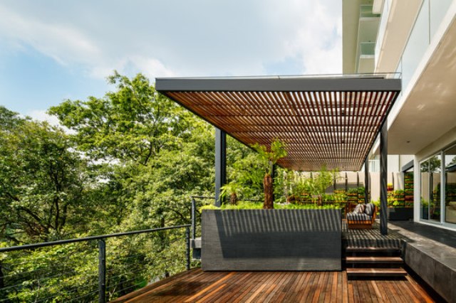 Here's a comfy pergola that connects the spaces