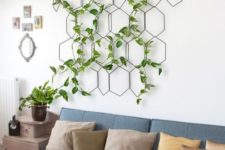 08 a cool hexagon trellis with climbing plants brings a refreshing feel to the space