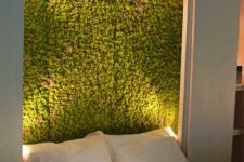08 a lit up moss wall in the bedroom will make a stylish statement and a bold look at once