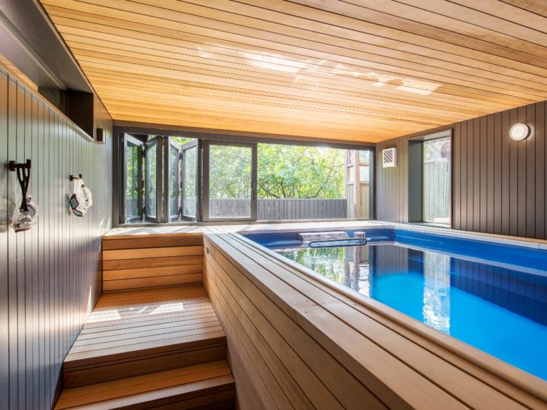 The swimming pool is inside the house, in a room fully clad with cedar wood for more coziness but it can be opened to outdoors