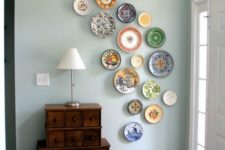 a colorful asymmetrical plate wall is a fantastic and bold idea of decor, which is easy to recreate