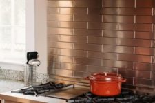 18 copper colored stainless steel tiles for the cooking zone and a matching cooker for a cool look
