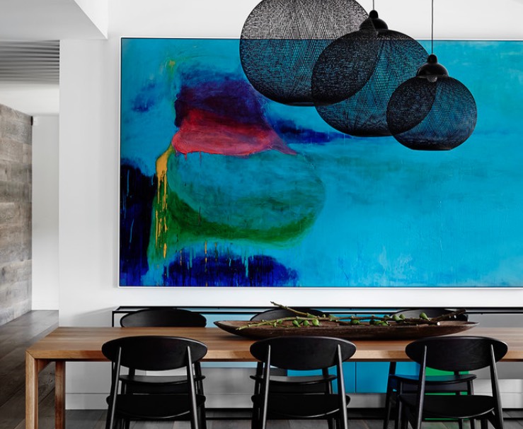 The main statement and eye catcher of this space is the bold artwork