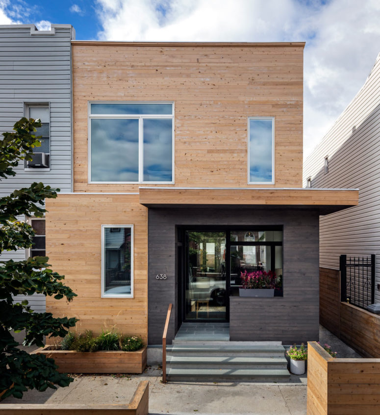 Wood Frame Townhouse That’s Only 20 Feet Wide