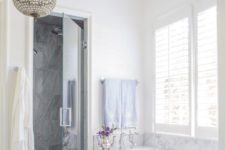 25 white and grey marble was used to clad the backsplash and the bathtub to add a refined feel