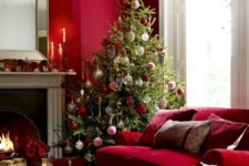 04 such deep shades of red are amazing for a living room, it’s bold and warming up, amazing for any season