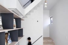 08 There are several staircases to reach different rooms, the height of the ceiling is highlighted with pendant lamps