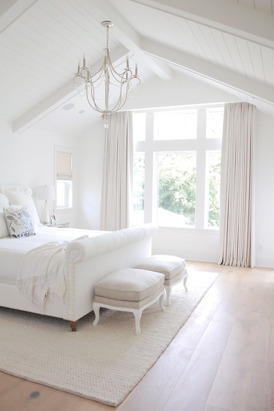neutrals are timeless, so even when the summer finishes, ou can leave the space like that, it will never go out of style