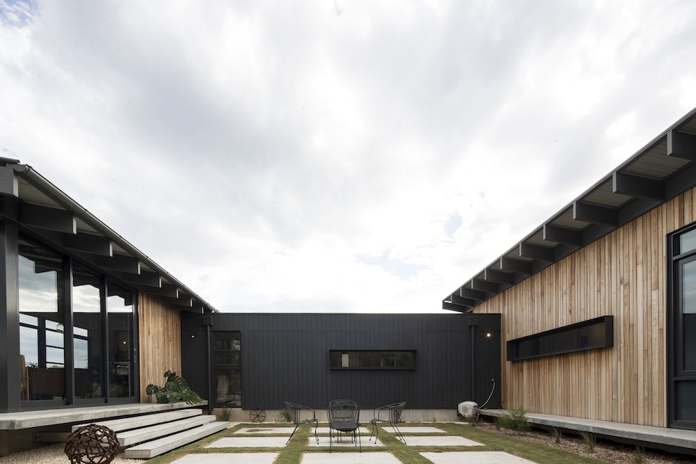 A central courtyard is formed between the different volumes of the house
