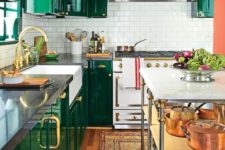 19 emerald is a gorgeous shade of green to rock with gilded touches, a great idea for a refined kitchen