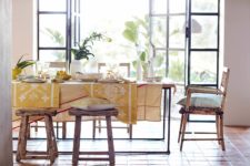 09 Dress up your table with muted or bright items with summer prints