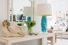 09 a hammered console, a skull, greenery and a creative blue rock lamp for a bright touch